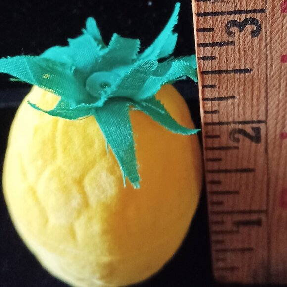 NIB Adorable Pineapple Earrings in a Fruit Case - Picture 6 of 6